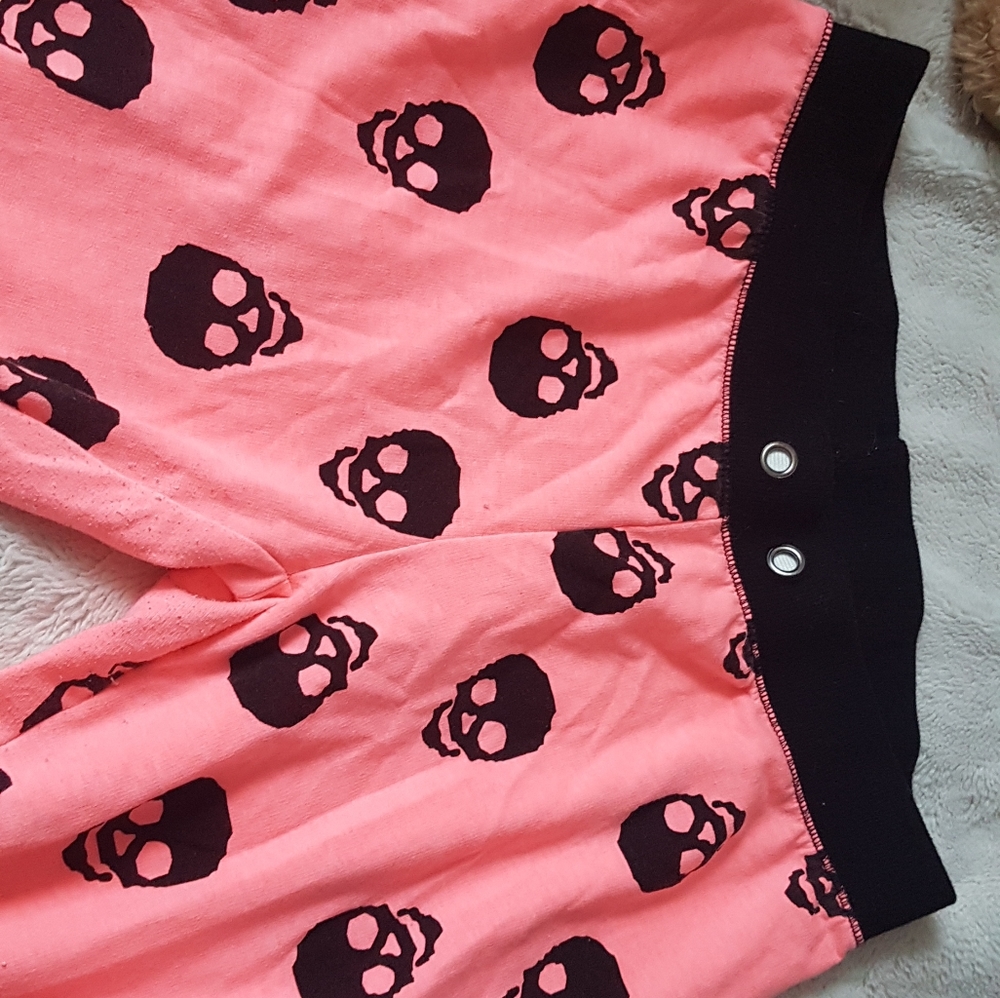 Skull neon pink sweat pants + free item